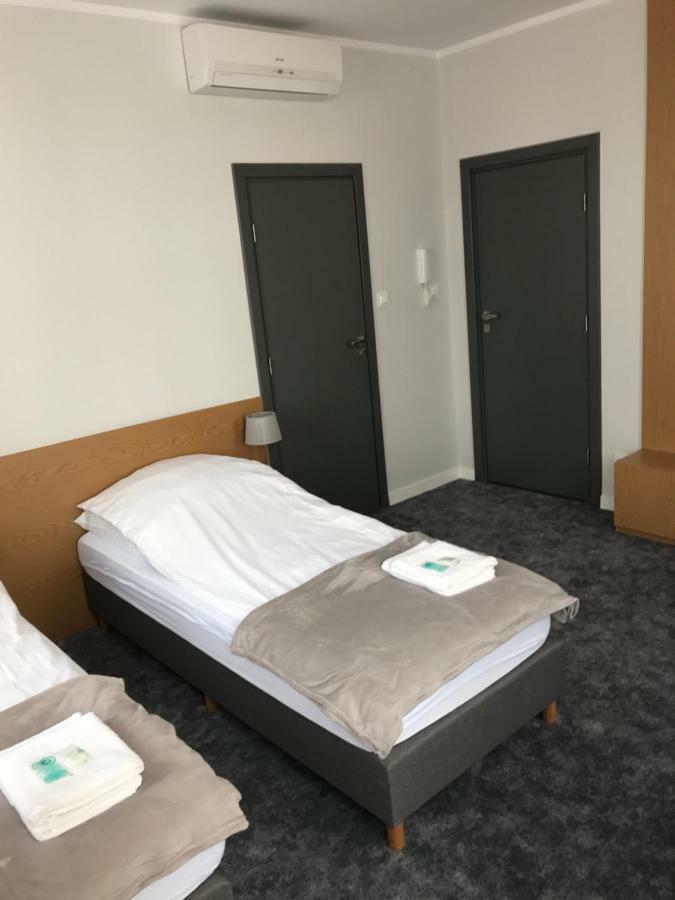 7 Rooms Mtp Poznań Buitenkant foto