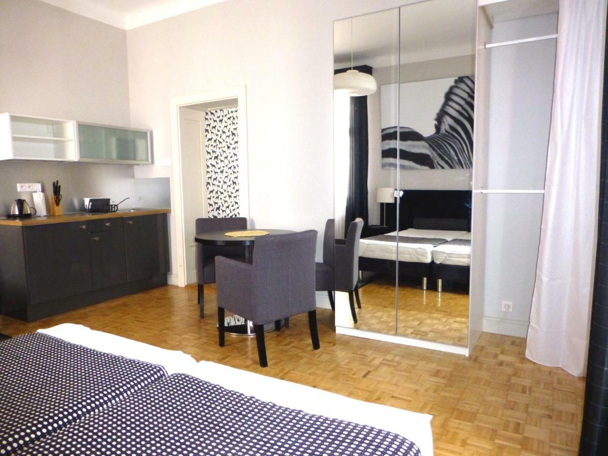 7 Rooms Mtp Poznań Buitenkant foto